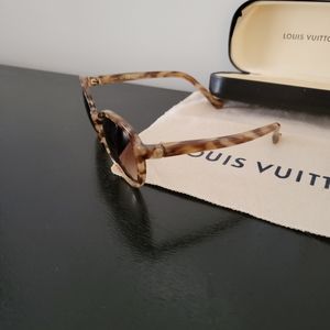 AUTHENTIC SUNGLASSES 👓 🕶 😎